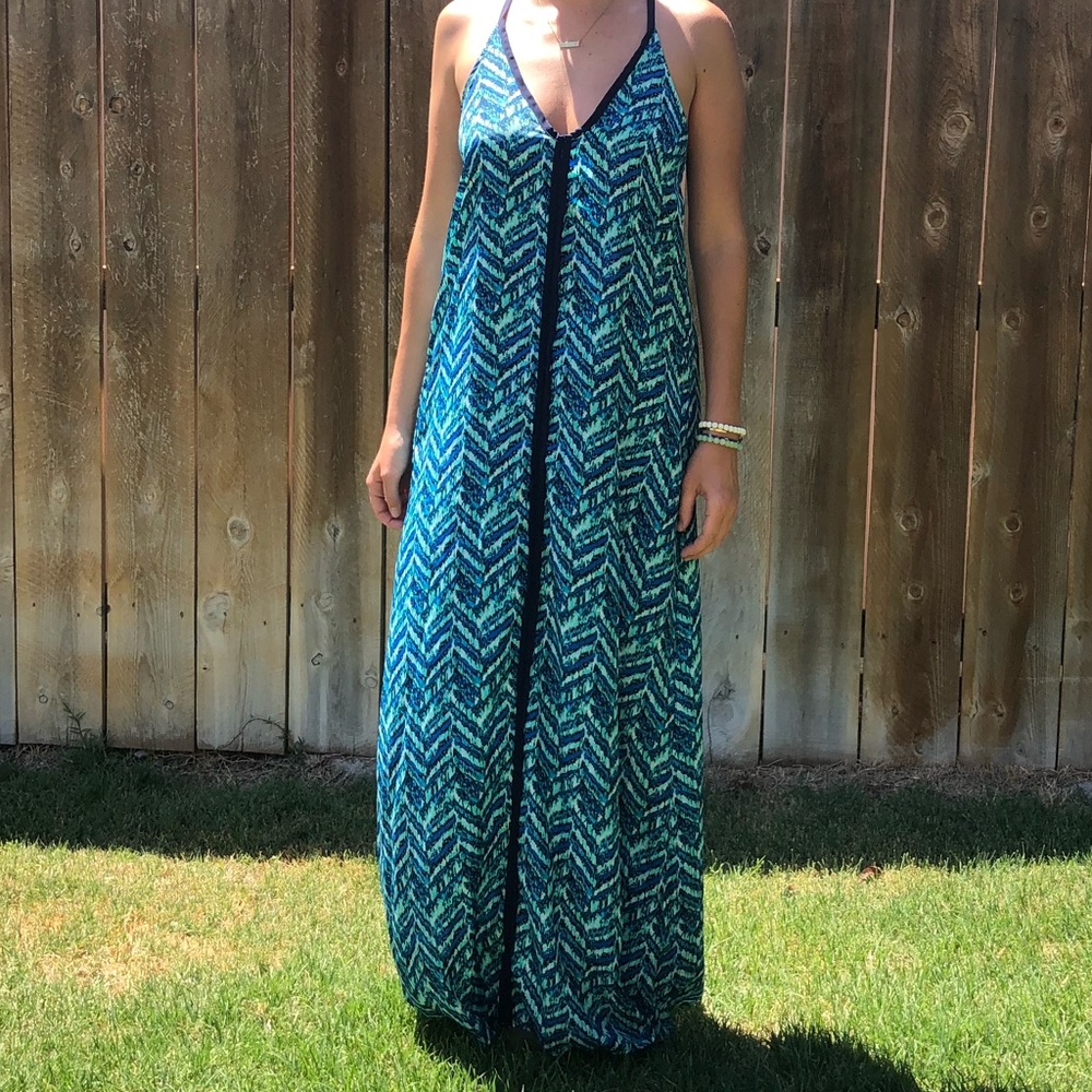 NEW LOVESTITCH MAXI DRESS SMALL